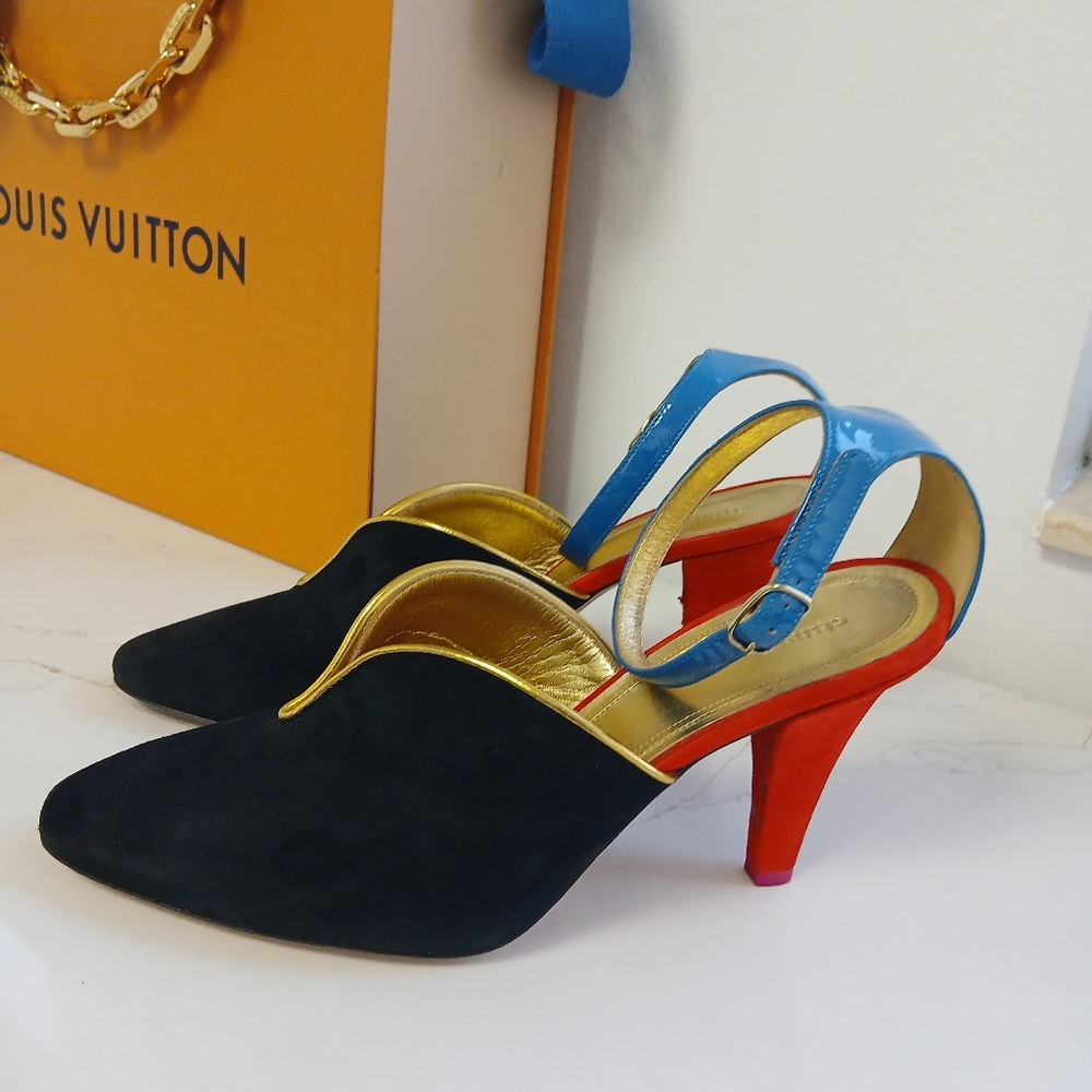 CELINE PUMPS